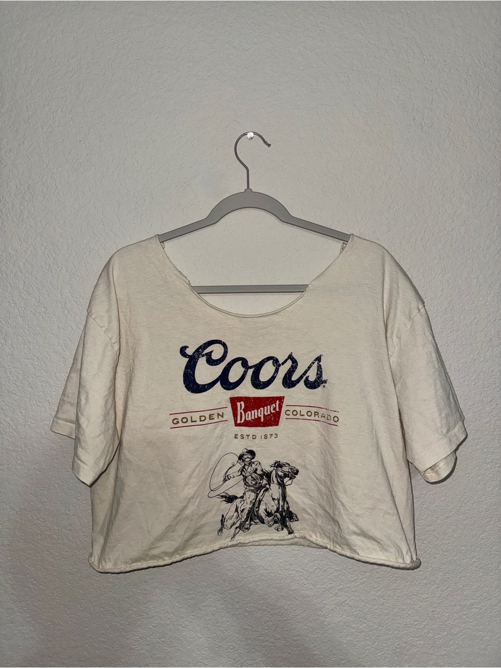 Coors Banquet Cowboy Graphic Crop Top Raw Hem Off Shoulder Cream Tee Medium